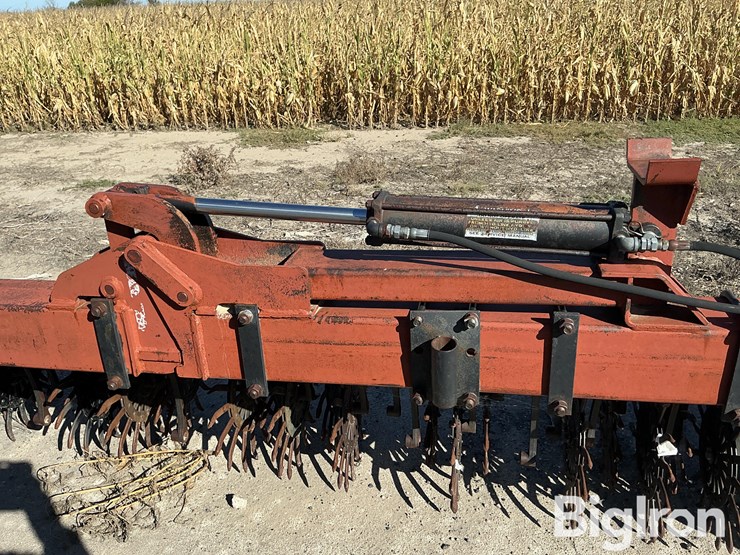 m&w-30'-folding-rotary-hoe-image-9