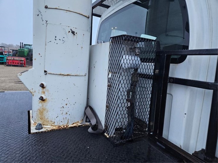 #3284-•-2003-gmc-c5500-aerial-truck-image-15