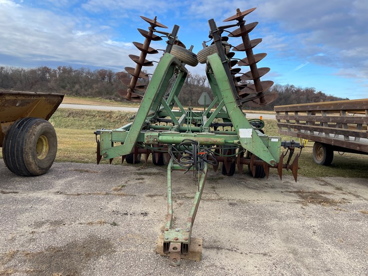 john-deere-235-image-2