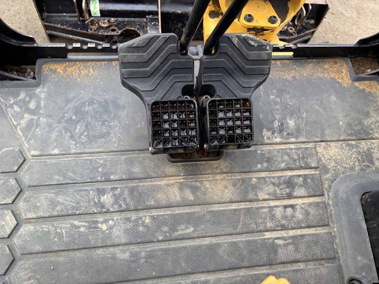 2022-caterpillar-302.7cr-image-36