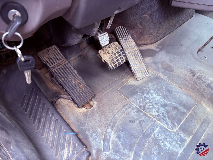 2009-freightliner-m2-106-image-84