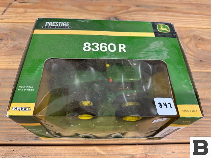 ertl-die-cast-replica-john-deere-8360r-tractor-1:32-scale-image-3