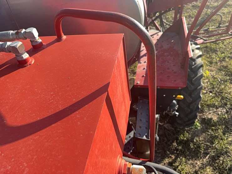 case-ih-3185-patriot-sprayer-image-105