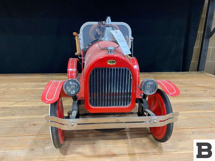 ranch-and-home-fire-chief-toy-pedal-fire-engine-image-3