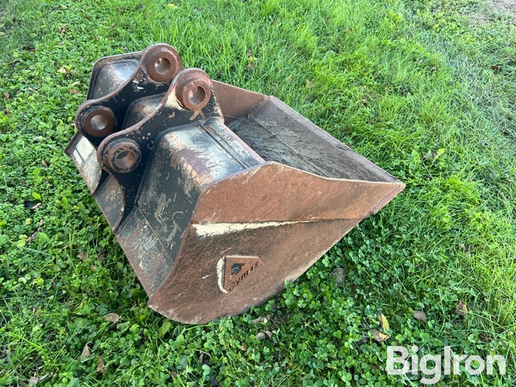 dymax-29"-smooth-edge-bucket-image-5