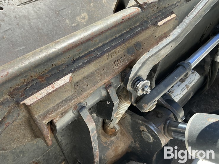 2012-bobcat-s650-image-11