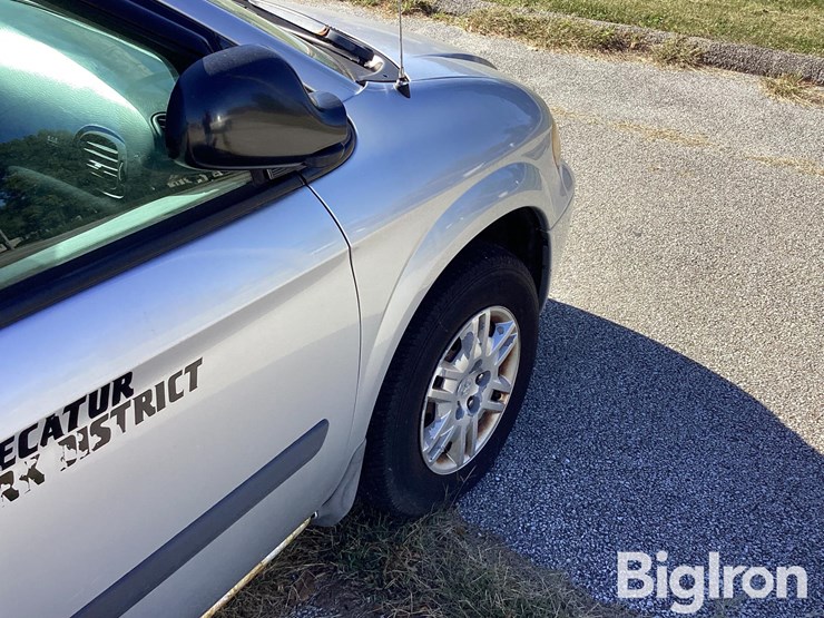 2005-dodge-grand-caravan-sport-image-15