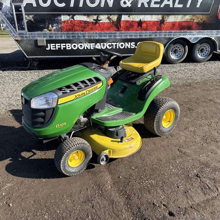 JOHN DEERE D105