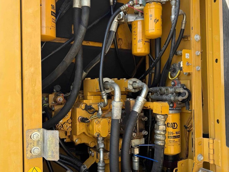 2014-caterpillar-328d-lcr-image-8