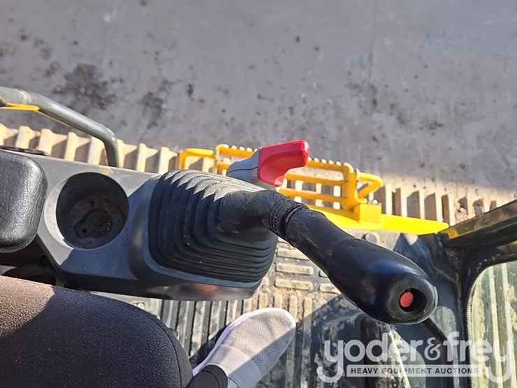 2022-komatsu-pc490-lc-11-image-125