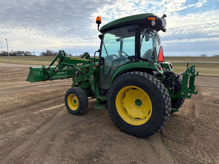 2021-john-deere-4066r-image-3