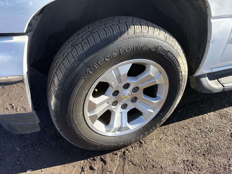 2005-chevrolet-suburban-image-8