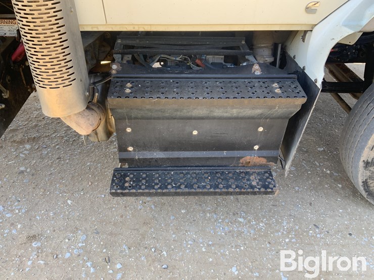 2019-international-7400-image-19