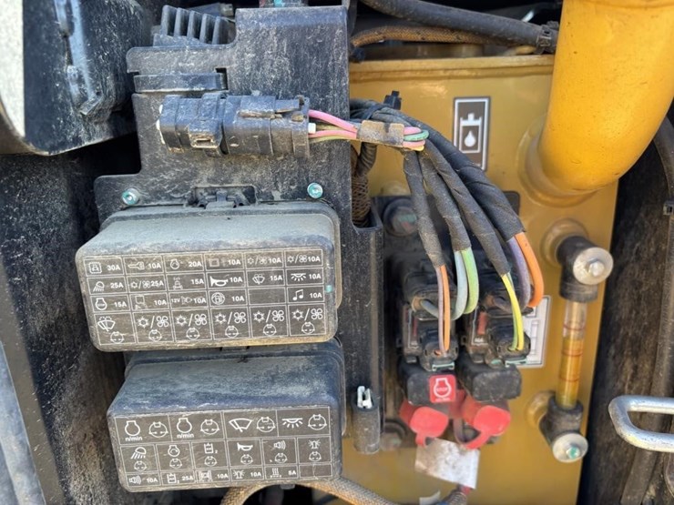 2022-caterpillar-302.7cr-image-42