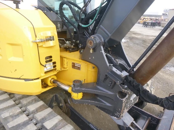 2016-deere-85g-image-23