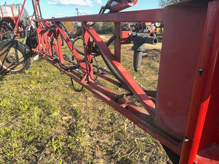 case-ih-3185-patriot-sprayer-image-59