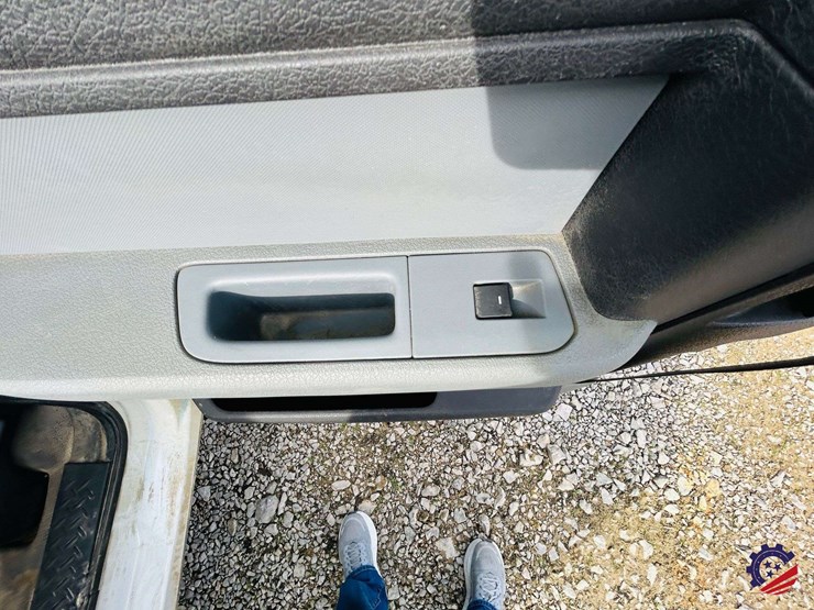 2013-ford-f150-xl-image-93