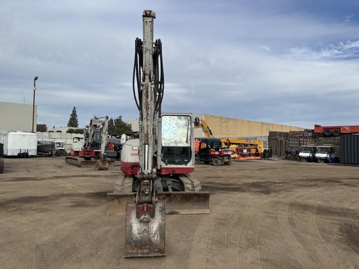 2014-takeuchi-tb290-image-6