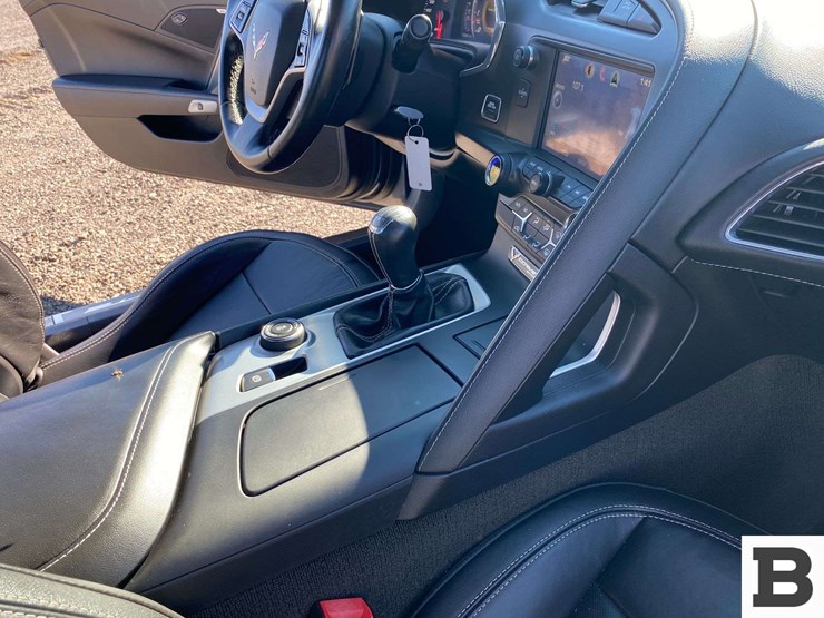 2014-chevrolet-corvette-stingray-coupe-image-11