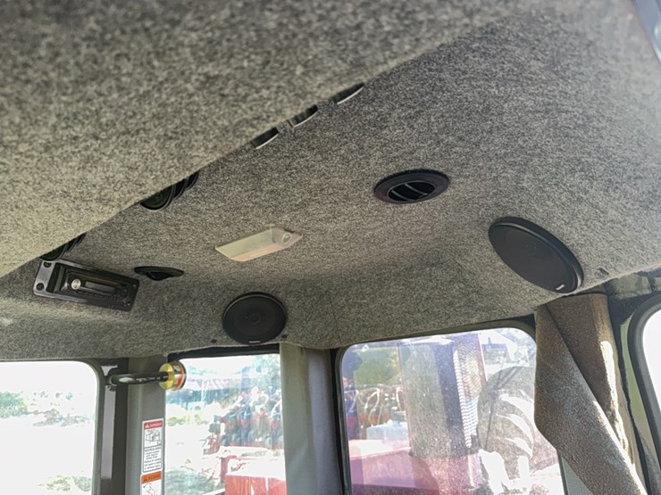 case-ih-3185-patriot-sprayer-image-110