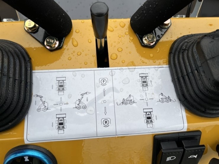 2025-infront-yf480-compact-track-loader-image-12