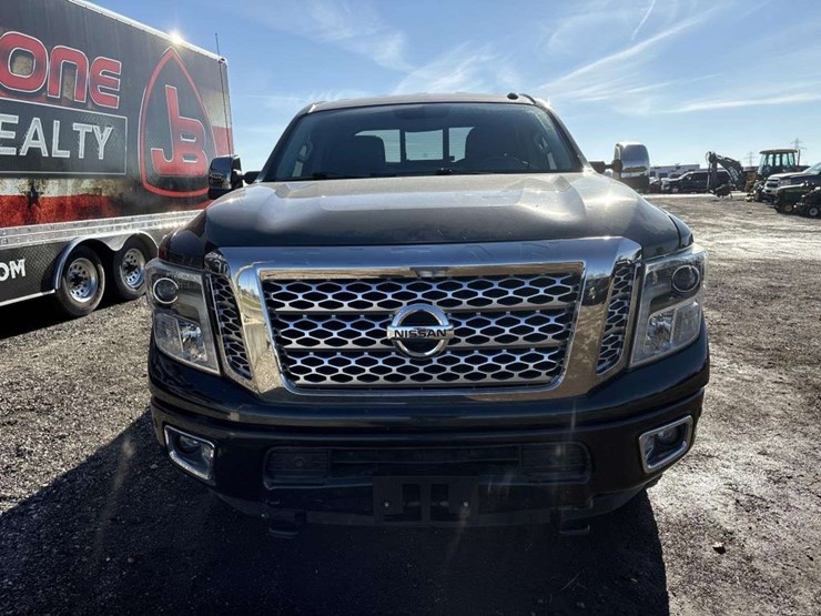 2016-nissan-titan-image-7