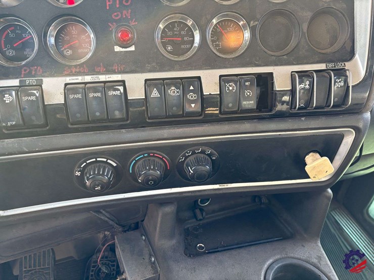 2009-kenworth-t800-image-110