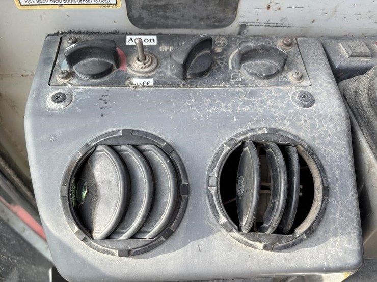 2012-takeuchi-tb180fr-image-34