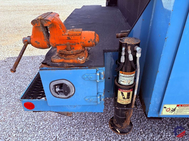 2012-peterbilt-337-image-42