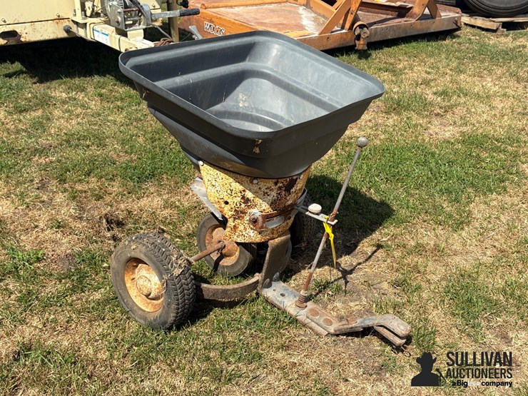 pull-type-yard-spreader-image-3