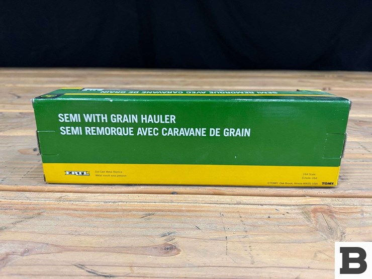 ertl-die-cast-metal-replica-grain-hauler-1:64-scale-image-4