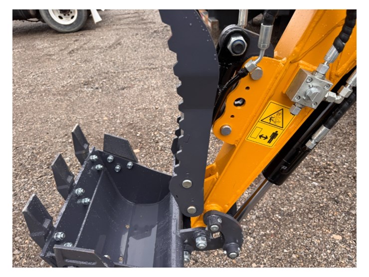sdle-20-mini-excavator-w/-hydraulic-thumb-image-3