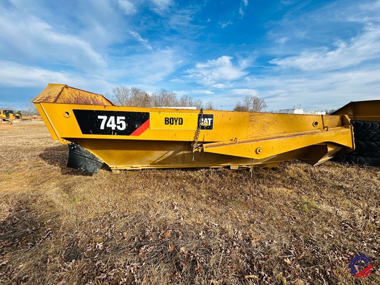 caterpillar-745-image-2