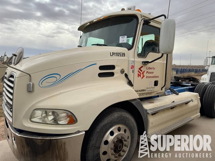 (x)-(2-3)-2017-mack-cxu633t-t/a-truck-tractor-w/-...-image-1