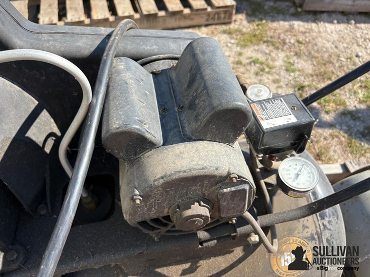 air-compressor-w/-air-tanks-image-16