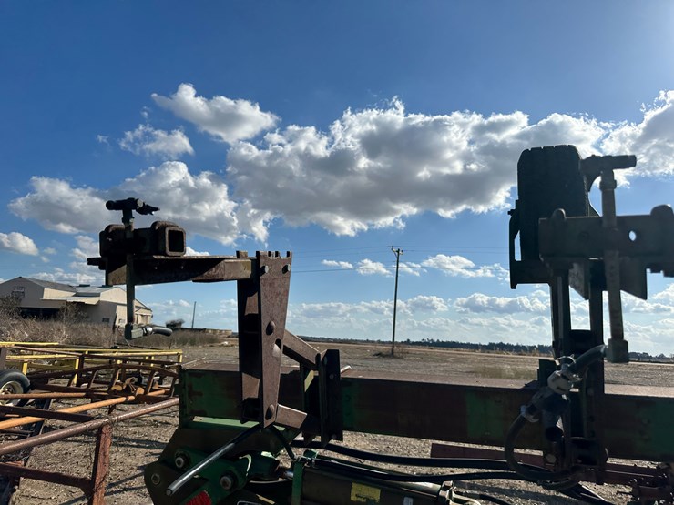 john-deere-845-image-21