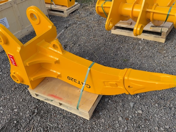 caterpillar-320-image-1