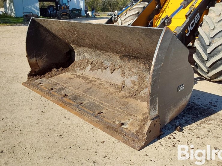 2017-jcb-427-image-16