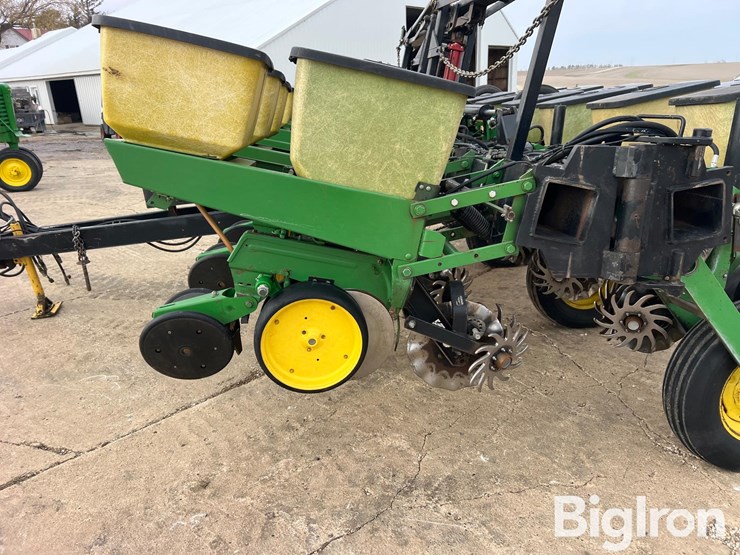 john-deere-7000-image-11