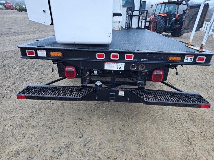 #3284-•-2003-gmc-c5500-aerial-truck-image-25