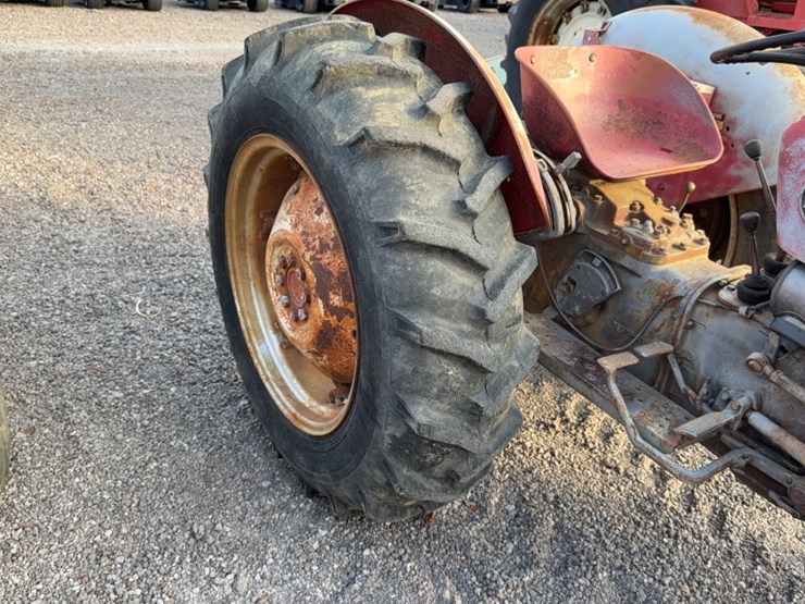 massey-ferguson-135-image-9