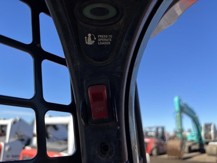 2013-bobcat-t550-image-30