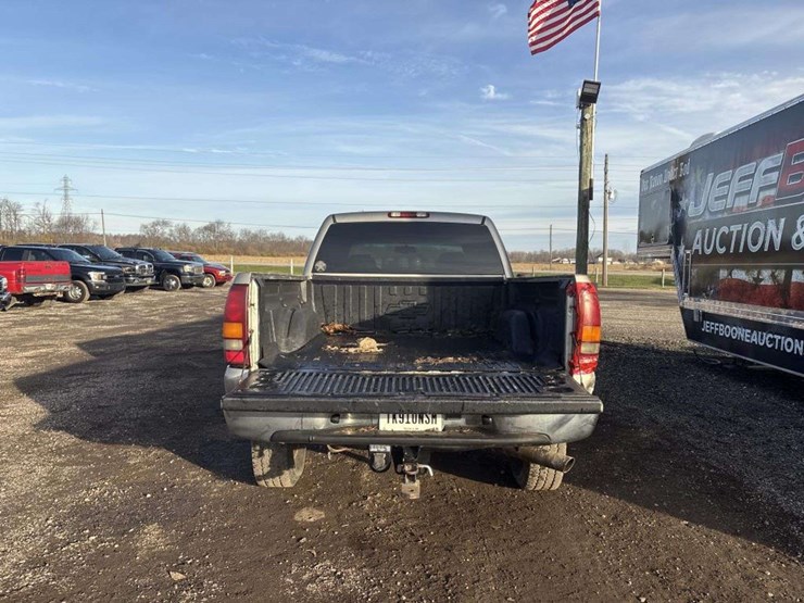 2002-chevrolet-silverado-2500hd-image-4