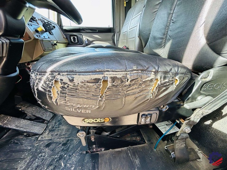 2007-peterbilt-340-image-160