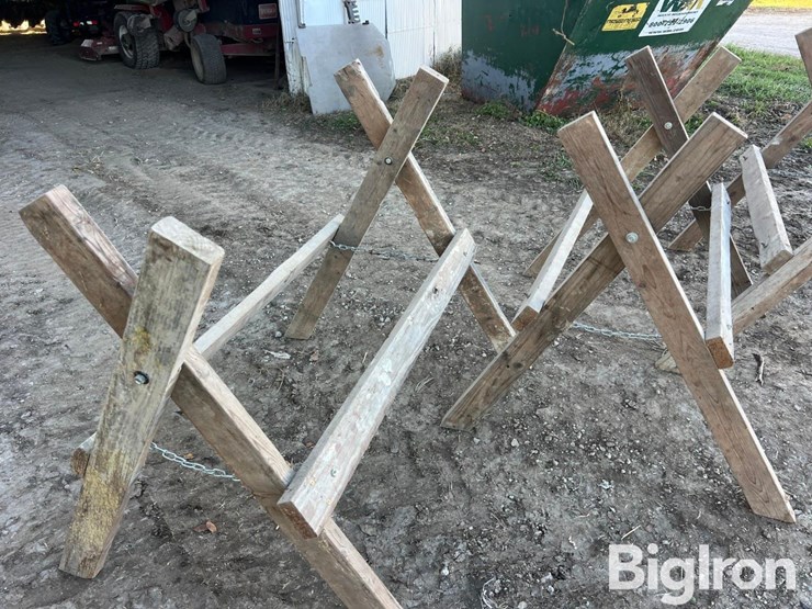 folding-sawhorses-image-13