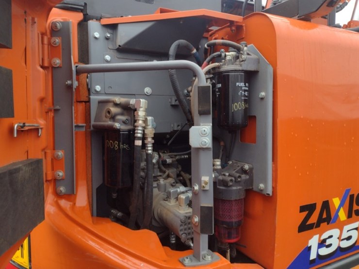 hitachi-zx135us-6-image-45