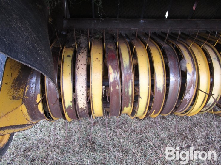 2003-new-holland-br780-image-19