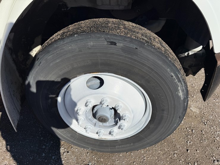 2013-freightliner-m2-box-truck-image-9