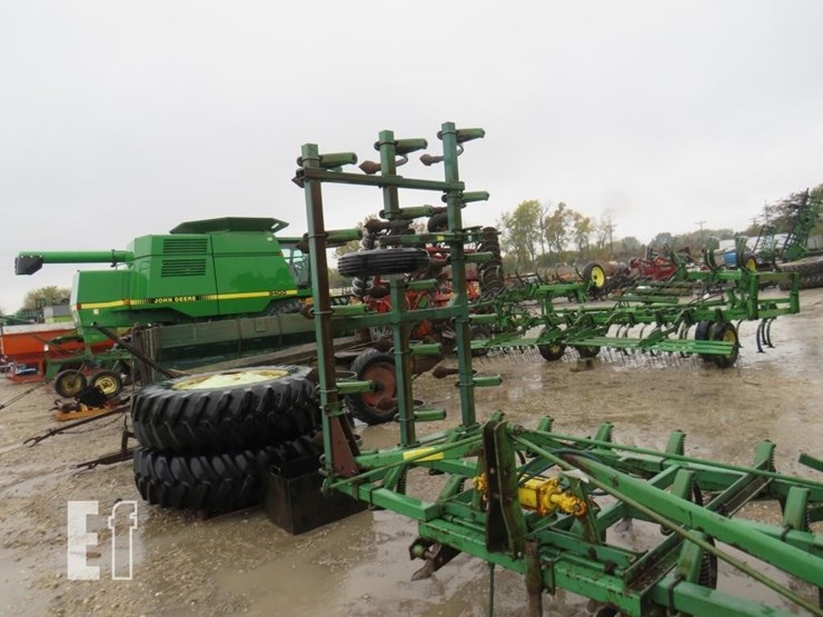 john-deere-1100-image-2