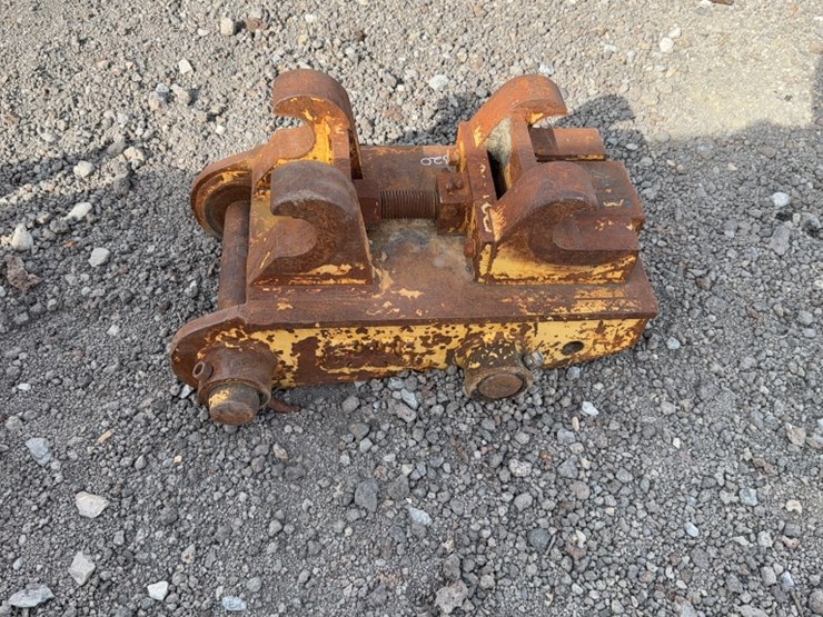 caterpillar-320-image-2